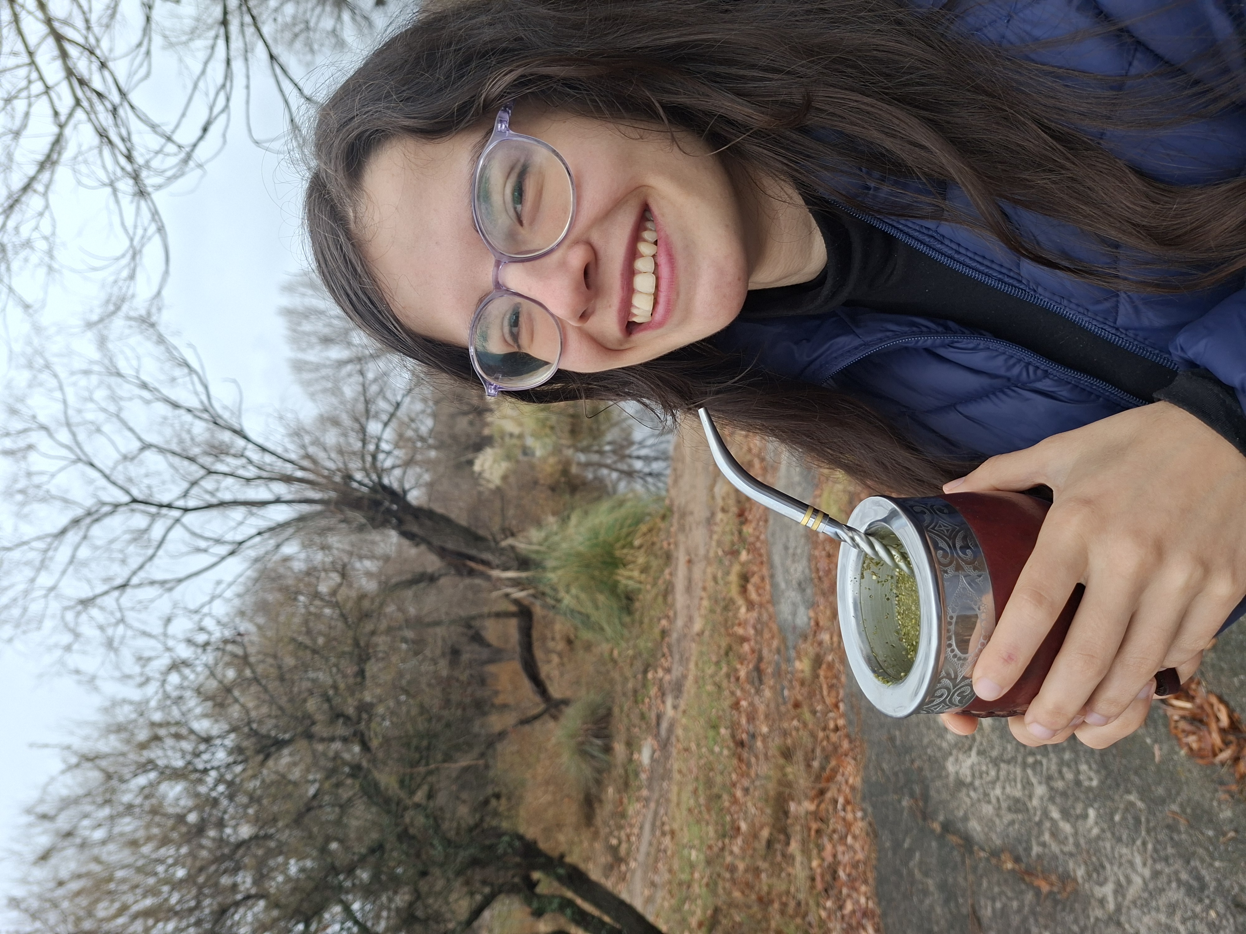 Foto de mujer sonriendo